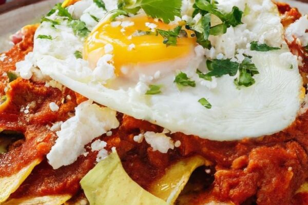 How to Cook Delicious Chilaquiles with a Fresh Homemade Tomato Sauce: A Step-by-Step Guide!"