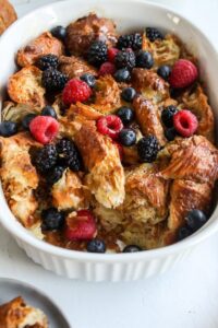 "Master the Art of Croissant French Toast Bake: A Step-by-Step Guide to Breakfast Bliss!"