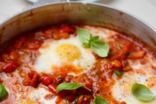 "Deliciously Divine: How to Cook Uova in Purgatorio for a Perfect Italian Brunch"